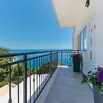 Seaview Nives *