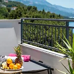 Seaview Nives