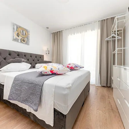 Seaview Nives Apartman Brela