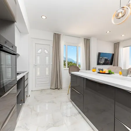 Seaview Nives Apartman *