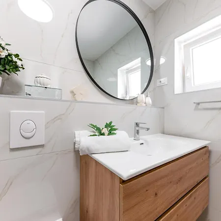 Seaview Nives * Brela