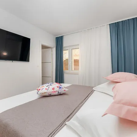 Seaview Nives * Brela